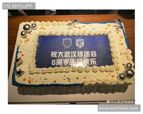 足球明星们齐聚一堂为好友庆祝生日快乐传递温暖祝福与精彩瞬间